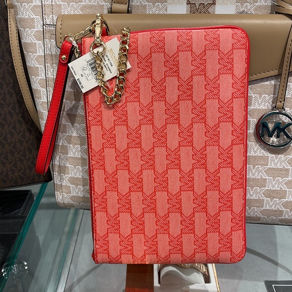 MICHAEL KORS JET SET ITEM LG 2 in 1 CARD CASE & WRISTLET
Dark Sangria
NWT - Picture 3 of 16